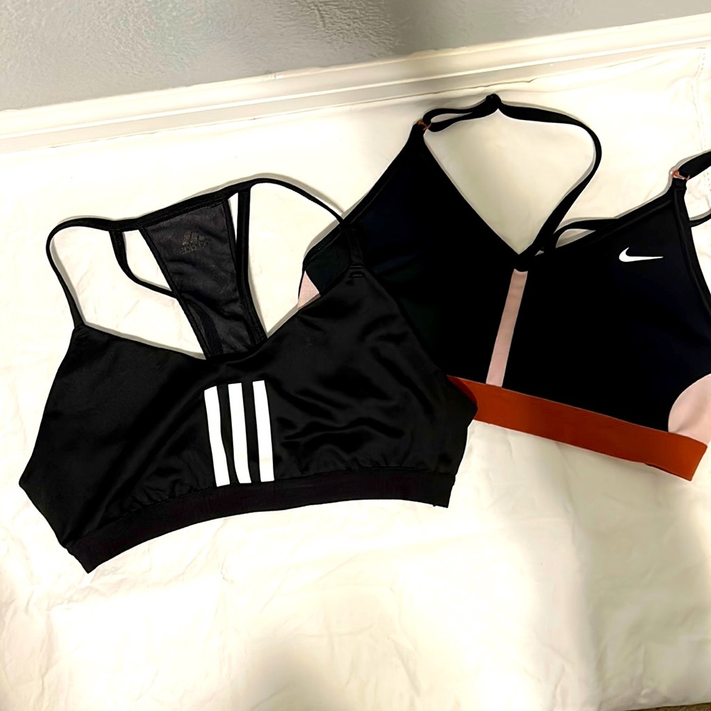 Sports bras - Nike / Adidas